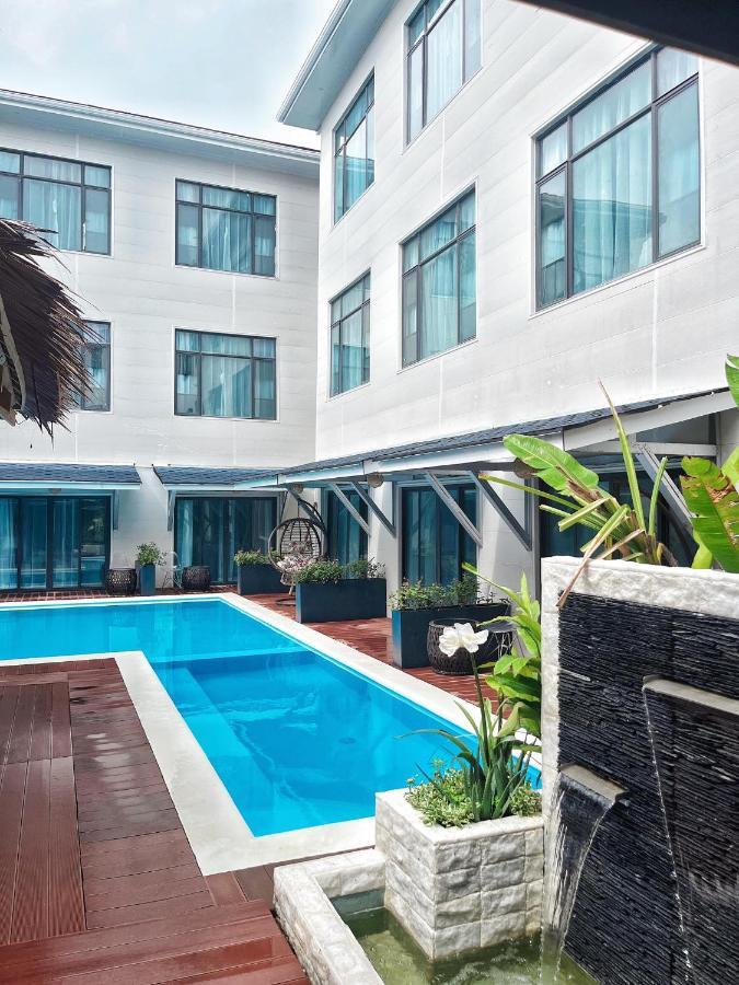 Siargao Seasky Resort Catangnan Exteriör bild